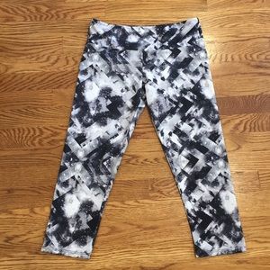 Onzie Crop Legging Size S/M